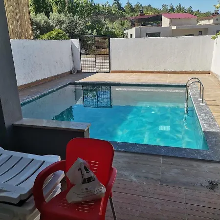 Villa With Pool And Garden *